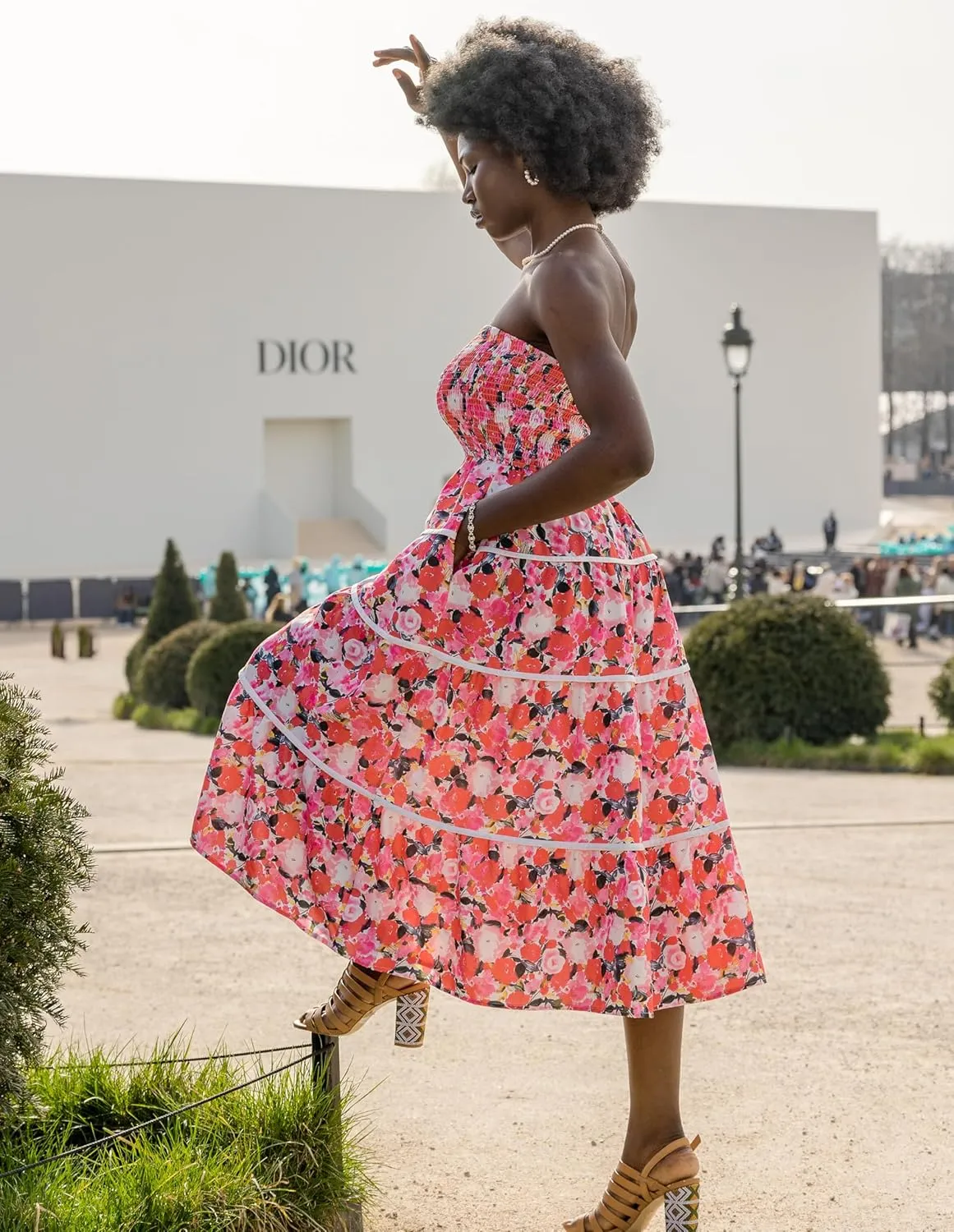GRACE KARIN 2025 Women's Summer Floral Dress Strapless Smocked Tube Dress Boho Beach A-Line Midi Dresses with Pockets